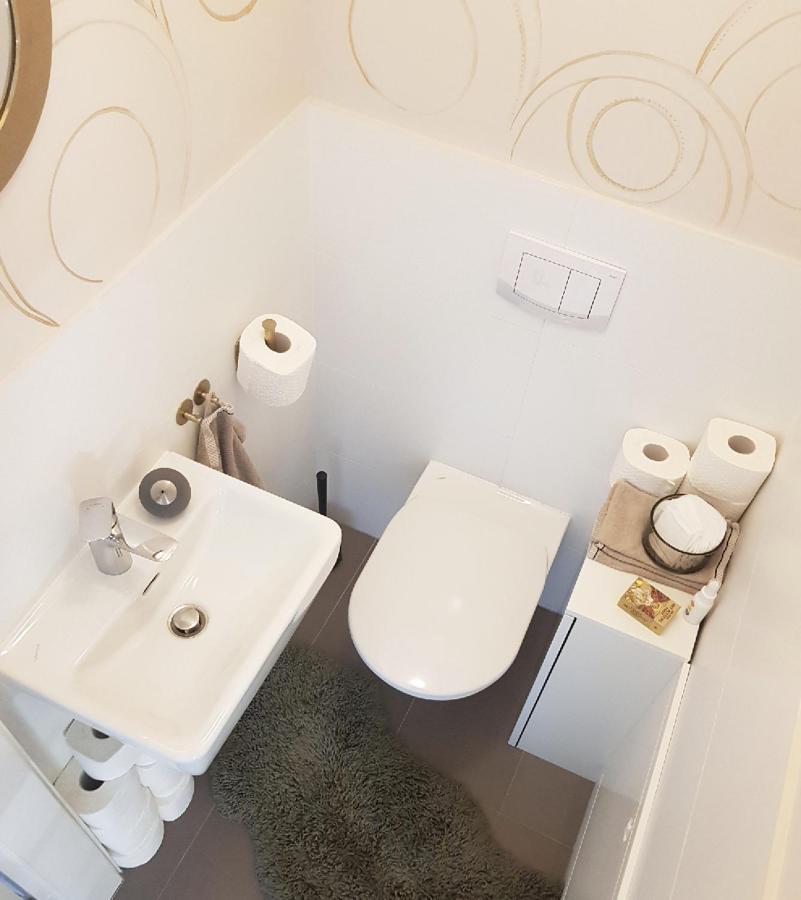 Your Little Sparkle Room "For Woman Only !" Вена Экстерьер фото
